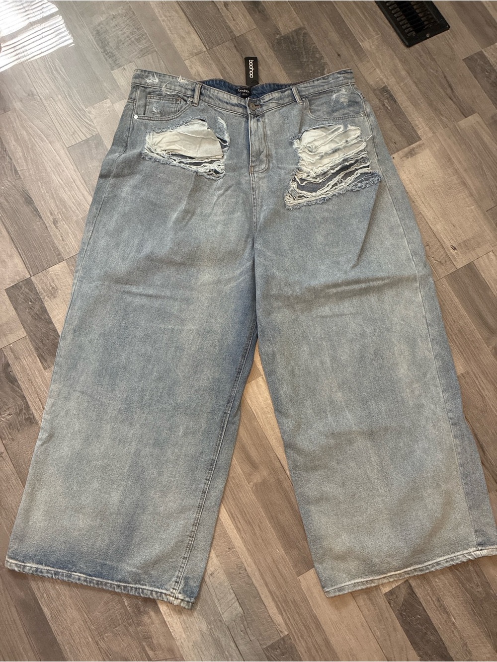 Boohoo Light Blue Relaxed Wide-Leg Distressed Jeans